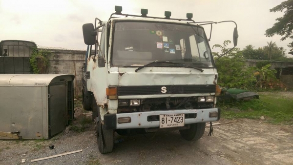 ร๊อกกี้ 175 แรง ยาว 6.50  เครื่องดี มีแอร์ คัสซีสวย หัวไม่สวยครับ 300,000 ถ้วน