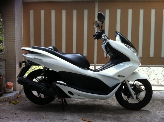 ขออนุญาติขาย HONDA PCX NEW 125-i คอนโซนดำ สีขาวมุก สภาพสวยมาก ขออนุญาติขาย HONDA PCX NEW 125-i คอนโซนดำ สีขาวมุก สภาพสวยมาก