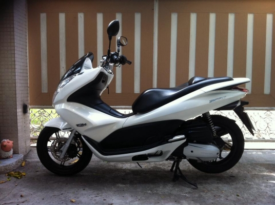 ขออนุญาติขาย HONDA PCX NEW 125-i คอนโซนดำ สีขาวมุก สภาพสวยมาก ขออนุญาติขาย HONDA PCX NEW 125-i คอนโซนดำ สีขาวมุก สภาพสวยมาก