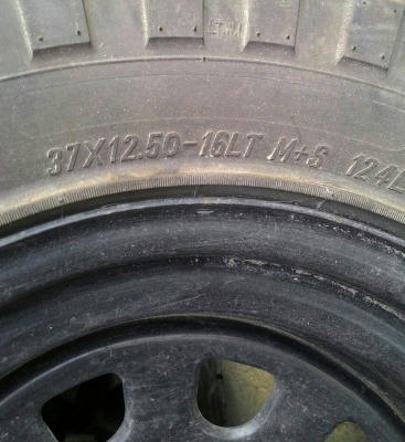ขาย ยางMud 37 R 16 พร้อมล้อ