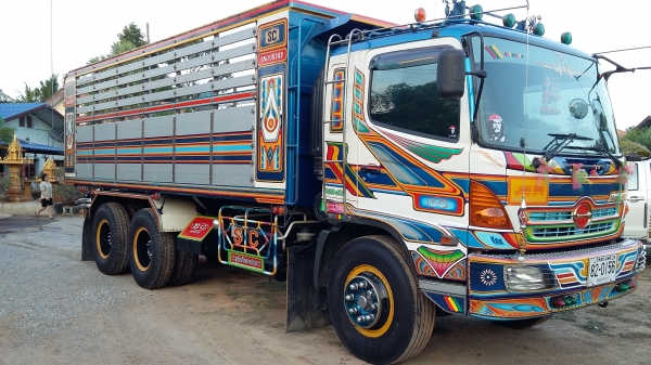 ขายรถ 10 ล้อ ดั้มสองเพลา ฮีโน่ เมก้า 220 ปี 48 ดั๊มดิน  สนใจ 0817368589