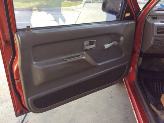 ขายรถ อีซูซุ มังกรตอนเดียว ปี96 เครื่องเดิม 2.5 เกียร์ธรรมดา ภายในสวยๆเดิมๆสะอาด เบาะหนังสวยไม่ขาด คอนโซลสวยเดิม แอร์เย็น วิทยุCD ไมล์ใช้ได้หมด ตัวถังเดิมๆซอกเดิมทั้งคัน สีซีด ห้องเครื่องเดิมๆสวยไม่มีชน ฝากระโปรงเดิม กันร้อนยังอยู่ คัสซีดี เครื่องแน่นๆ รถ