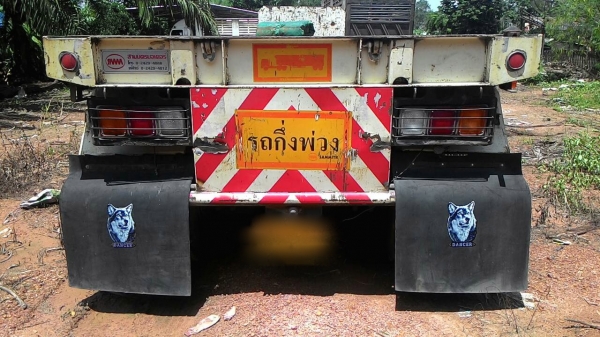 ขายหาง พื้นเรียบ สามมิต  3 เพลา. แท้  ปี 53     สนใจติดต่อ  081 - 6079515