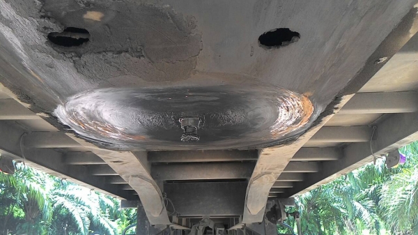 ขายหาง พื้นเรียบ สามมิต  3 เพลา. แท้  ปี 53     สนใจติดต่อ  081 - 6079515