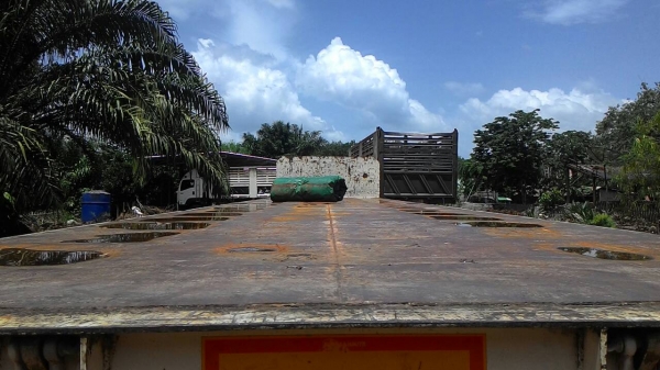 ขายหาง พื้นเรียบ สามมิต  3 เพลา. แท้  ปี 53     สนใจติดต่อ  081 - 6079515