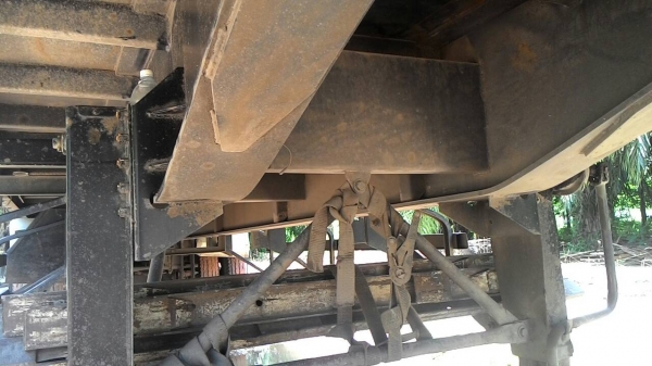 ขายหาง พื้นเรียบ สามมิต  3 เพลา. แท้  ปี 53     สนใจติดต่อ  081 - 6079515