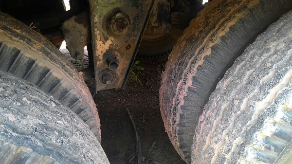 ขายหาง พื้นเรียบ สามมิต  3 เพลา. แท้  ปี 53     สนใจติดต่อ  081 - 6079515