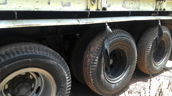 ขายหาง พื้นเรียบ สามมิต  3 เพลา. แท้  ปี 53     สนใจติดต่อ  081 - 6079515