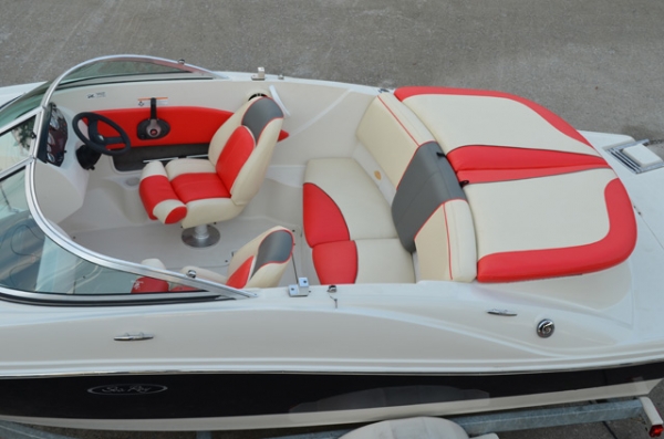 ขายเรือ Sea Ray 185 Sport รุ่นยอดนิยม  ขนาดกำลังดี คล่องตัว ใช้งานง่าย