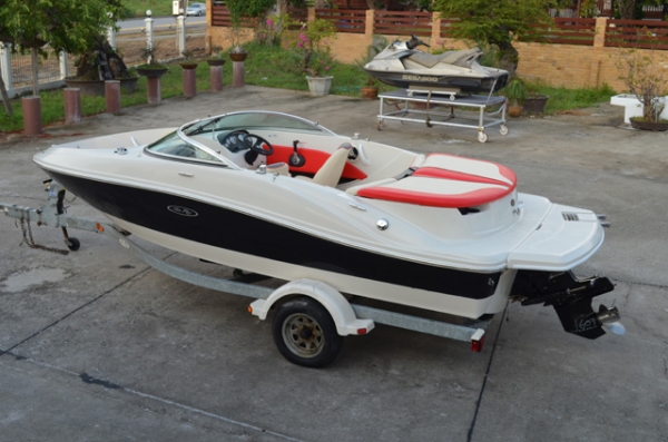 ขายเรือ Sea Ray 185 Sport รุ่นยอดนิยม  ขนาดกำลังดี คล่องตัว ใช้งานง่าย