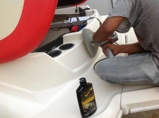 ขายเรือ Sea Ray 185 Sport รุ่นยอดนิยม  ขนาดกำลังดี คล่องตัว ใช้งานง่าย