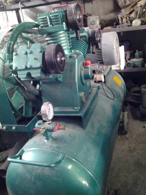 ปั๊มลม ฟูเช็ง 15 แรงขนาดถังใหญ่มาก 500 ลิตร พร้อมรับประกันให้ 3เดือนครับ สินค้ามาไวไปไวเข้ามาเรื่อยๆครับราคาไม่แพง 70,000 บาท เท่านั้น