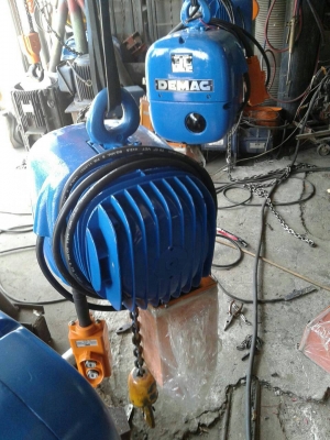 รอกโซ่ยกสูง 3 เมตร 500 kg. ยี่ห้อ demag พร้อมรับประกัน 1ปี สินค้าพ้อมใช้งานครับมาไวไปไวสนใจติดต่อ 098-5700161