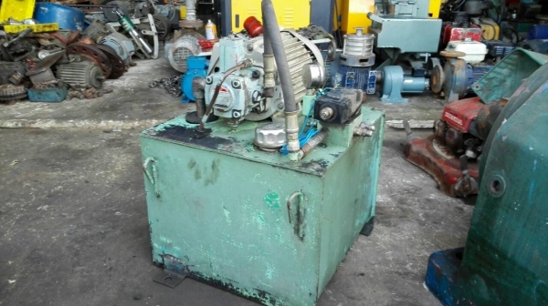 Sale>>ปั้มน้ำมันไฮดรอลิค ขนาด 3 HP. 380 V. ชุดอุปกรณ์ครบ พร้อมใช้