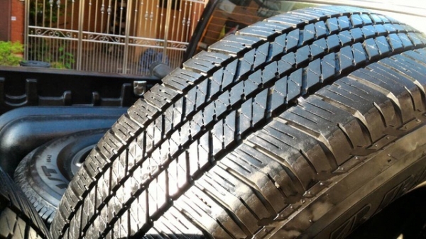 ขายยาง  BS  265 x 65 x 17  พร้อมล้อ  Ford Ranger