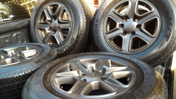 ขายยาง BS 265 x 65 x 17 พร้อมล้อ Ford Ranger ขายยาง BS 265 x 65 x 17 พร้อมล้อ Ford Ranger