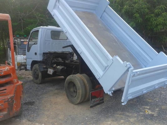 ขายรถบรรทุก 6 ล้อดัมพ์ ISUZU NKR 88 แรงม้าปี 2542 ราคา 350000