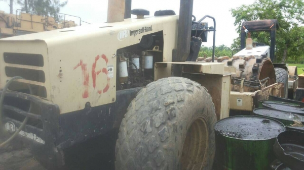 ขายรถบด INGGERSOLLRAND สองเพลา เปลือกเดียว เอกสารเล่ม ราคา 1000000
