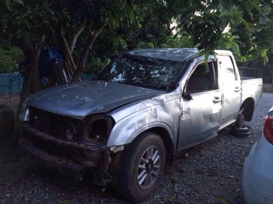 ซากดีเเมกด์4ประตูเครื่อง2500สีเทาตัวเตี้ยโอนลอยๆเล่มได้เลยหรือเเยกอะไหลได้ทั้งคันมีอีกหลายรุ่นทั้งเก๋งเเละกระบะ