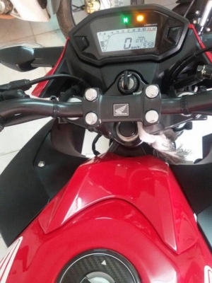 ฮอนด้า Cb300 Abs สีแดง รถจด 17 ตุลา 57 (รถ 9 เดือน ) สภาพสวย ๆ