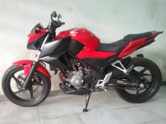 ฮอนด้า Cb300 Abs สีแดง รถจด 17 ตุลา 57 (รถ 9 เดือน ) สภาพสวย ๆ