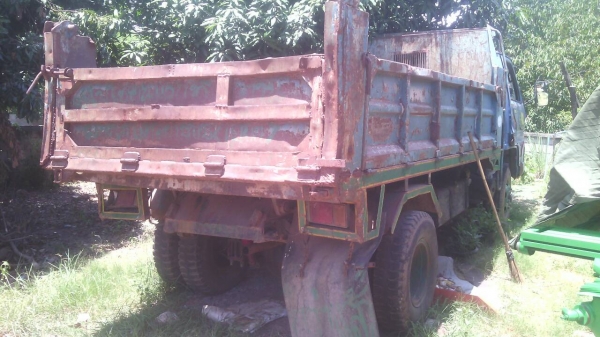 รถบรรทุก 6 ล้อดัมพ์ ยี่ห้อ อีซูซู 115 เพลาเอฟหน้า เอฟหลัง พวงมาลัยเพาเวอร์ตามสภาพ ราคา 250000 ต่อลองได้สนใจติอต่อ 0835601591 หรือ 0903494058