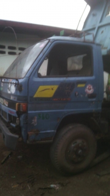 รถบรรทุก 6 ล้อดัมพ์ ยี่ห้อ อีซูซู 115 เพลาเอฟหน้า เอฟหลัง พวงมาลัยเพาเวอร์ตามสภาพ ราคา 250000 ต่อลองได้สนใจติอต่อ 0835601591 หรือ 0903494058
