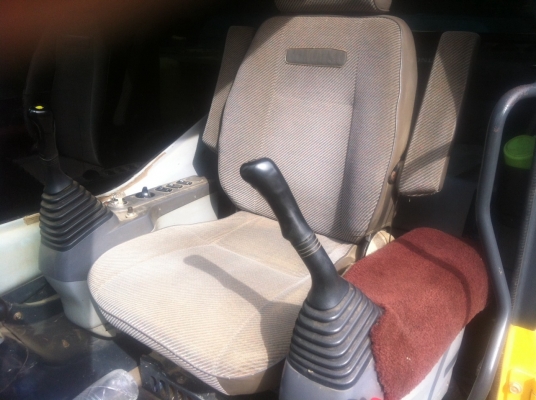 ขายรถแบคโฮ KOMATSU PC-200-7 ราคา 1600000 ต่อรองคับ สนใจโทรจองเลย