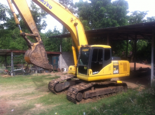ขายรถแบคโฮ KOMATSU PC-200-7 ราคา 1600000 ต่อรองคับ สนใจโทรจองเลย