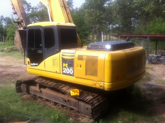 ขายรถแบคโฮ KOMATSU PC-200-7 ราคา 1600000 ต่อรองคับ สนใจโทรจองเลย