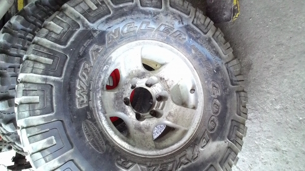 35X12.50R15 GOODYEAR WRANGLER MT/R มี 1 ล้อ tel.081-427-3941