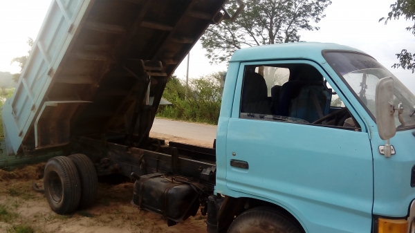 รถดั้มหกล้อ