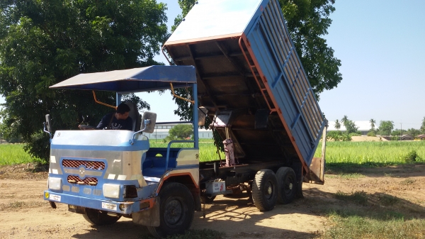 ขายอีแต๋นด้ำ6ล้อเลียงเครื่องอีสุสุผาทอง90 กระบะเหล็ก หัวเร็ด บรรณทุกได้6-7ตัน คันชีใหญ่หน้า6-7นิ้มคานโลงงาน ราคา185000บาท รถพร้อมใช้งานสวยมากเดิมๆโทร0813655997อำพร พาเจริญ ต วังบัว อ คลองขลุง จ กำแพงเพชร ราคานี้ยังต่อลองได้อีกนะครับ