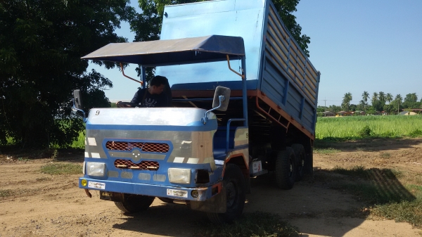 ขายอีแต๋นด้ำ6ล้อเลียงเครื่องอีสุสุผาทอง90 กระบะเหล็ก หัวเร็ด บรรณทุกได้6-7ตัน คันชีใหญ่หน้า6-7นิ้มคานโลงงาน ราคา185000บาท รถพร้อมใช้งานสวยมากเดิมๆโทร0813655997อำพร พาเจริญ ต วังบัว อ คลองขลุง จ กำแพงเพชร ราคานี้ยังต่อลองได้อีกนะครับ