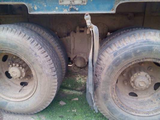 NISSAN UD 185 HP PE6 รถหัวยาวสิบล้อ 2 เพลา เทรลเลอร์ท้ายลาดขึ้นรถแบ็คโฮร PC 200 ได้เลยครับ เครื่องยนต์แรงดีแห้งดีไม่มีเยิ้ม หัวเก๋งสวยไม่มีผุภายในเก๋งคอนโซลครบพร้อม มีเกียร์กลางครบครัน ช่วงล่างแน่นคัชซีใหญ่ไม่มีแตกบวม ยาง 10 เส้นสภาพดีประมาณ 65\% พร้อมใช้ง