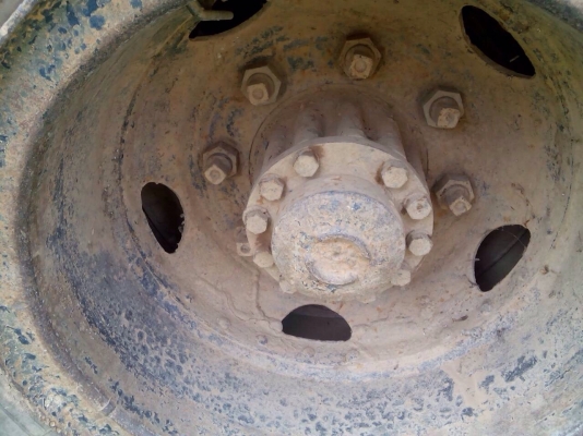 NISSAN UD 185 HP PE6 รถหัวยาวสิบล้อ 2 เพลา เทรลเลอร์ท้ายลาดขึ้นรถแบ็คโฮร PC 200 ได้เลยครับ เครื่องยนต์แรงดีแห้งดีไม่มีเยิ้ม หัวเก๋งสวยไม่มีผุภายในเก๋งคอนโซลครบพร้อม มีเกียร์กลางครบครัน ช่วงล่างแน่นคัชซีใหญ่ไม่มีแตกบวม ยาง 10 เส้นสภาพดีประมาณ 65\% พร้อมใช้ง