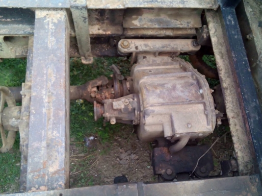 NISSAN UD 185 HP PE6 รถหัวยาวสิบล้อ 2 เพลา เทรลเลอร์ท้ายลาดขึ้นรถแบ็คโฮร PC 200 ได้เลยครับ เครื่องยนต์แรงดีแห้งดีไม่มีเยิ้ม หัวเก๋งสวยไม่มีผุภายในเก๋งคอนโซลครบพร้อม มีเกียร์กลางครบครัน ช่วงล่างแน่นคัชซีใหญ่ไม่มีแตกบวม ยาง 10 เส้นสภาพดีประมาณ 65\% พร้อมใช้ง