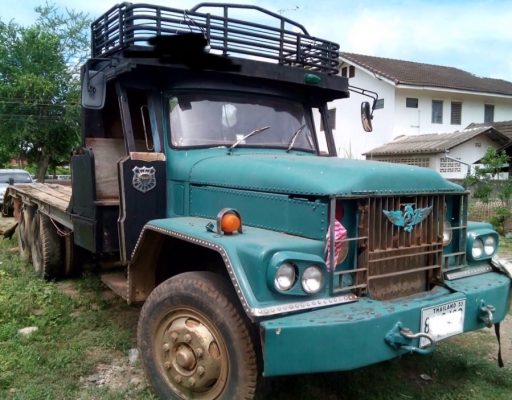 NISSAN UD 185 HP PE6 รถหัวยาวสิบล้อ 2 เพลา เทรลเลอร์ท้ายลาดขึ้นรถแบ็คโฮร PC 200 ได้เลยครับ เครื่องยนต์แรงดีแห้งดีไม่มีเยิ้ม หัวเก๋งสวยไม่มีผุภายในเก๋งคอนโซลครบพร้อม มีเกียร์กลางครบครัน ช่วงล่างแน่นคัชซีใหญ่ไม่มีแตกบวม ยาง 10 เส้นสภาพดีประมาณ 65\% พร้อมใช้ง