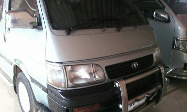 ขายรถตู้หลังคาสูง TOYOTA COMMUTER ปี 96 ราคา 120,000 ตามสภาพครับ (ขายแล้ว)