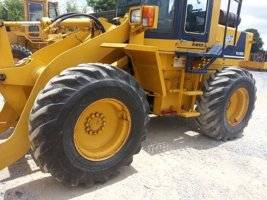ขาย KOMATSU WA 100-1 ซีเรียล 30,000 นำเข้าจากญี่ปุ่น 090-986-2521 อ๊อบ