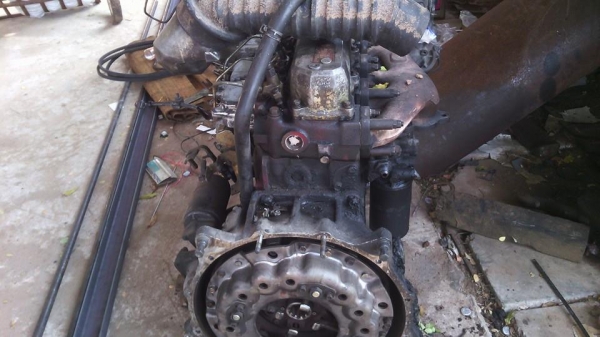 ขายเครื่องยนต์หกสูบ ของ  HINO กับ ISUZU