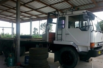 พ่อเลี้ยง จ.ลำพูนรับรถกลับบ้านเรียบร้อยครับ มิตซู ไอ้หลง FN527MA 6D16 -195 แรง 2เพา โลไฮเกียร์ใหญ่10 สปีค เทนเลอร์ลากแม็คโค PC 200 สภาพพร้อมบรรทุก ทะเบียนเอกสารพร้อมโอน ราคา 655,000บ ครับท่าน