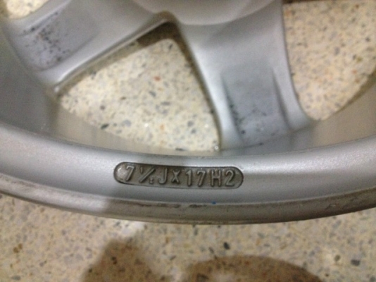 ล้อเเท้ OZ ขอบ17กว้าง7นิ้วครึ่งอ๊อฟ35ใส่ VOLVO 5รู108 สีเดิมสภาพสวยเก่าญี่ปุ่น