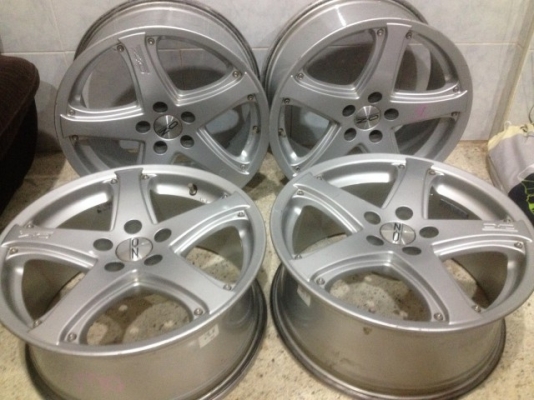 ล้อเเท้ OZ ขอบ17กว้าง7นิ้วครึ่งอ๊อฟ35ใส่ VOLVO 5รู108 สีเดิมสภาพสวยเก่าญี่ปุ่น