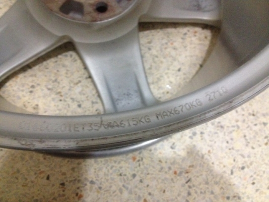 ล้อเเท้ OZ ขอบ17กว้าง7นิ้วครึ่งอ๊อฟ35ใส่ VOLVO 5รู108 สีเดิมสภาพสวยเก่าญี่ปุ่น