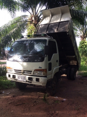 6ล้อISUZU ดั๊ม2เพลา (4WD) เครื่อง4HG1 (130 แรง)ครัทซีใหญ่ ช่วงล่างใหญ่ พาว์เวอร์ ไฟฟ้า รถเดิมๆสภาพสวยจัด มีสโลพร้อมใช้งาน ขาย 590,000 บาท (ศุภากร 081-4252943)