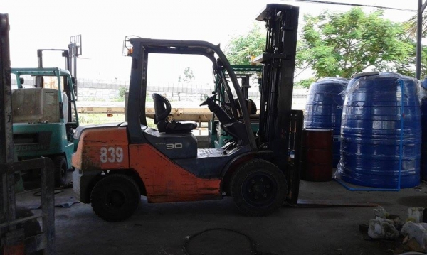 ขายด่วนรถยก 3.0 ตัน TOYOTA 70-8FDJ30 ขายด่วนรถยก 3.0 ตัน TOYOTA 70-8FDJ30