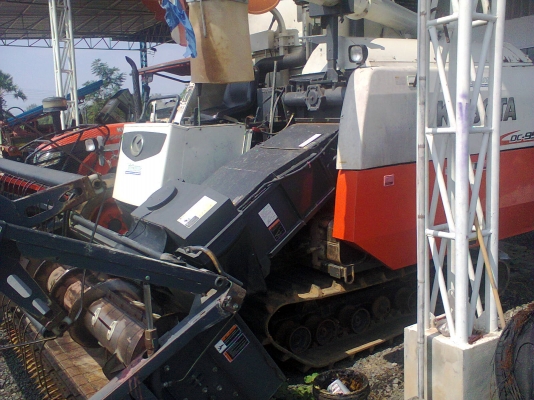 รถเกี่ยวข้าวคูโบต้าdc95gm