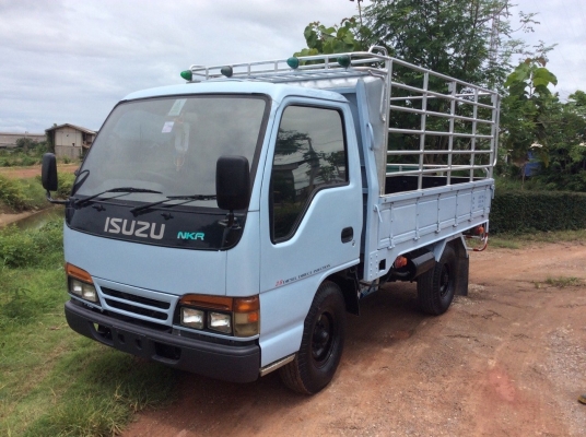 ISUZU4ล้อ รถห้างแท้ปี40 เครื่องดี ครัทซีสวย แอร์พร้อม ขาย 330,000 บาท (ศุภากร 081-4252943)