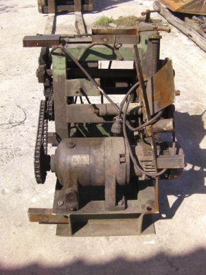 เครื่องดัดท่อดัดเหล็กเก่าญี่ปุ่นยี่ห้อ Plakeyไฟ3เฟส มีระบบเดินหน้าถอยหลัง เหมาะสำหรับงานก่อสร้างหรืองานท่อไอเสียหลายๆอย่างราคา 55,000บาท ดูสินค้าและต่อรองราคาได้